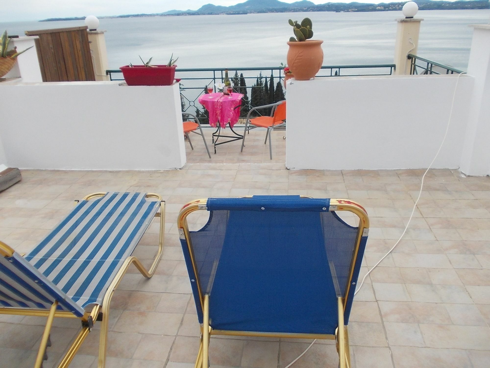 Sarakinos Apartments Barbati Exterior photo